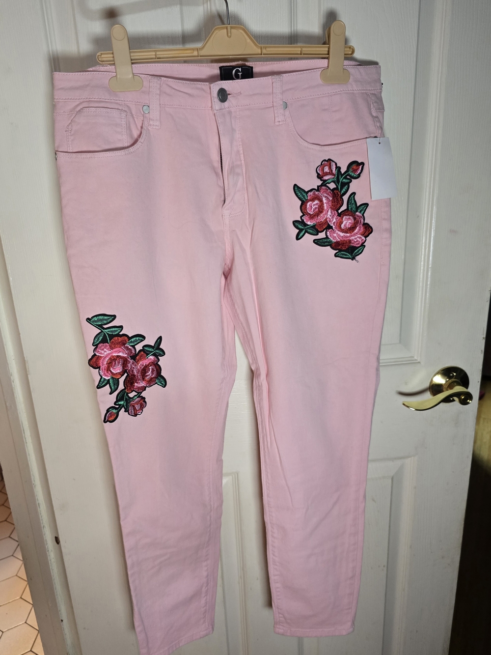 G by Giuliana Pink Floral Appliqué Skinny Jeans